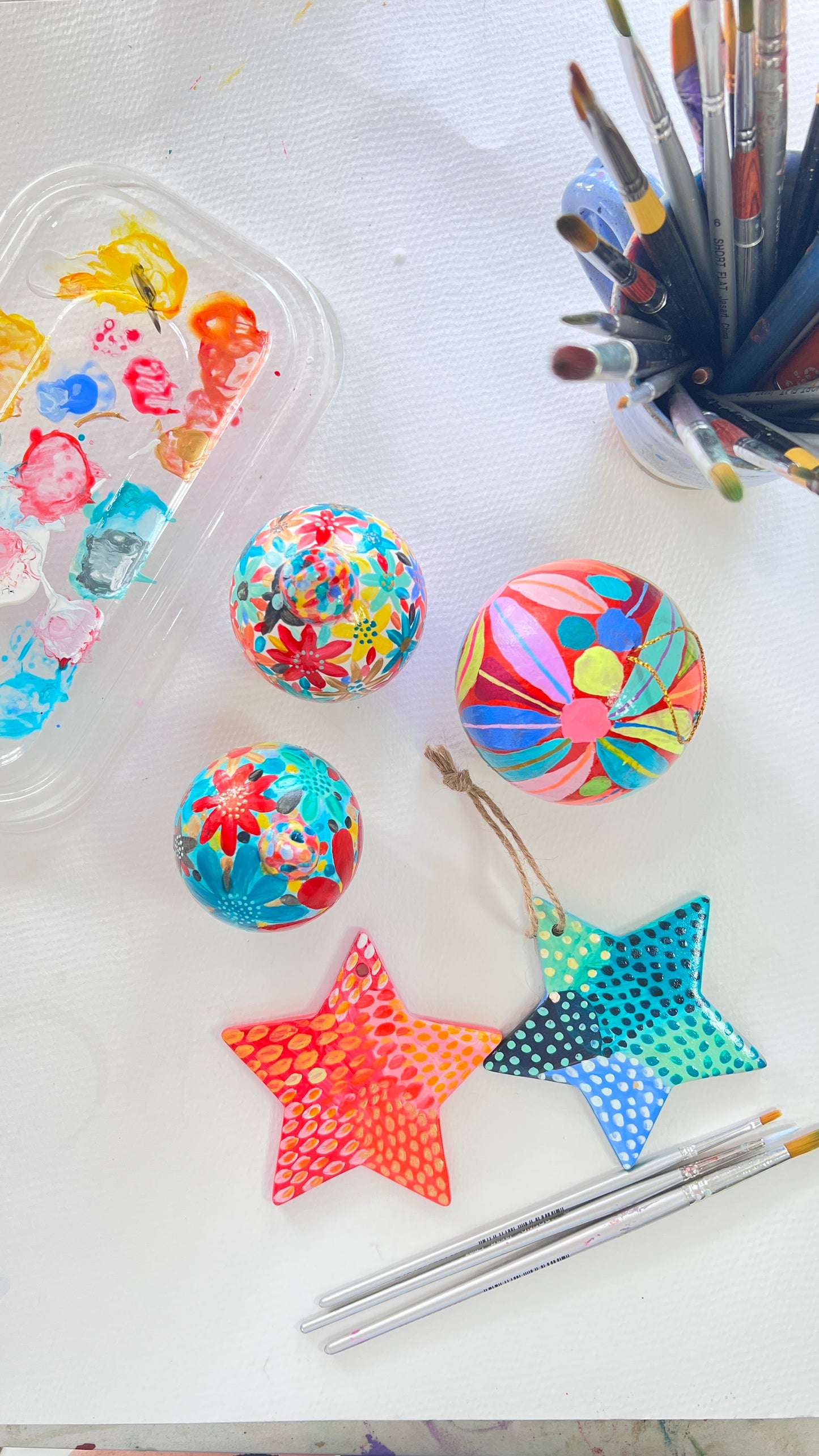 Hand-painted Ceramic Baubles & Ornaments Workshop | 2 sessions Saturday 2 Dec @ James Clark Gallery (Stafford, Qld)