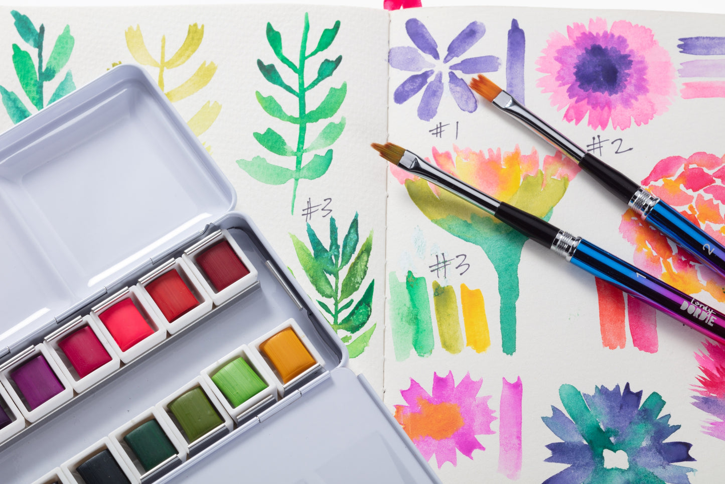 Flower Power paint brush set by Australian artist Georgie Forbes. 7 flower-inspired brush tips designed to paint petals, leaves and florals for watercolour, journalling and crafts.